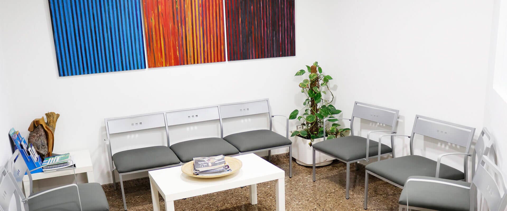 home_sala_de_espera 1920x800 - clinica orbident